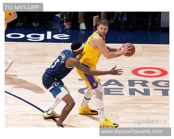 半场战报狄龙狂砍23分布克意外伤退太阳领先湖人14分东契奇27分老詹仅得4分 半场战报狄龙狂砍23分布克意外伤退太阳领先湖人14分东契奇27分老詹仅得4分